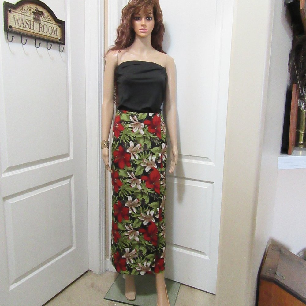 Skirt black wrap around  Possible Xlarge